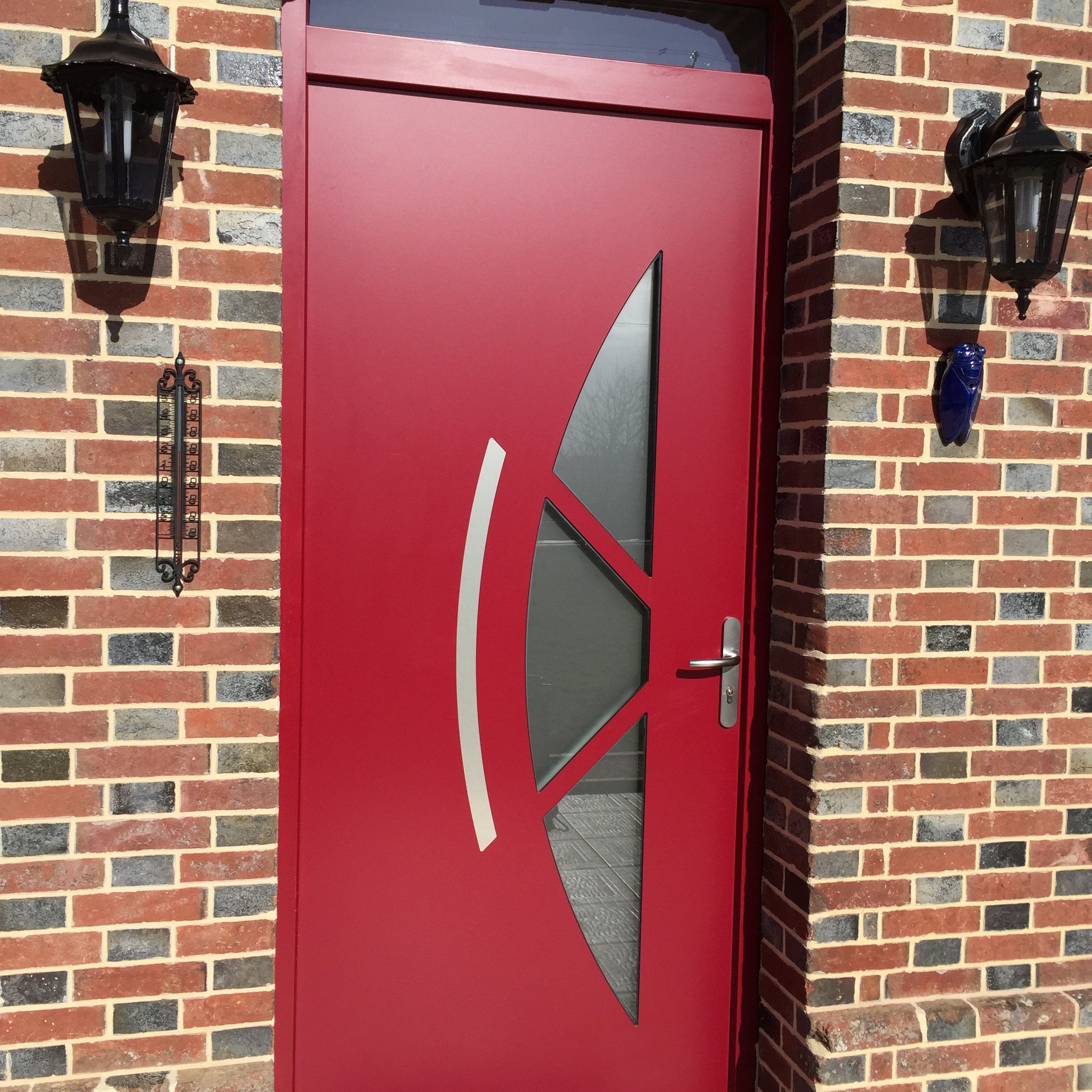 porte alu rouge fenetrea