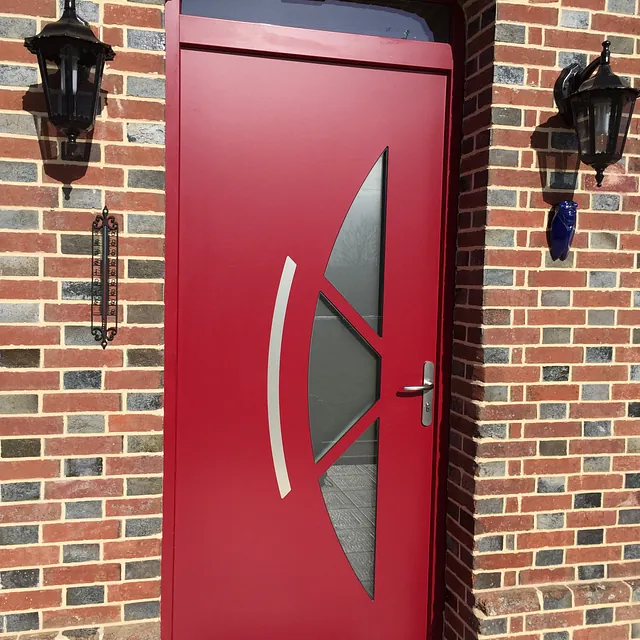 porte alu rouge fenetrea